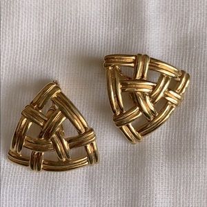One pr Monet clip on earrings
